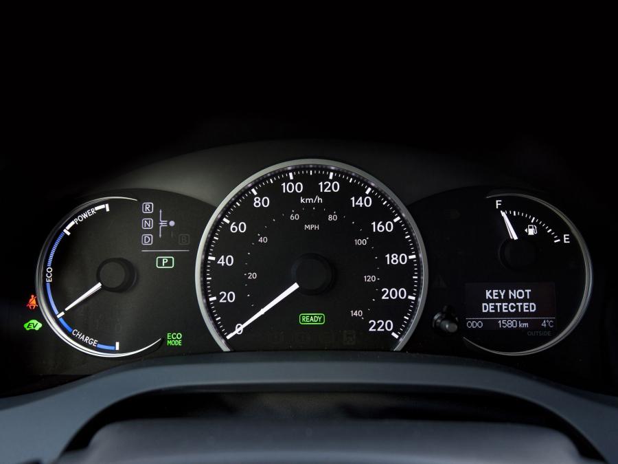  Lexus CT200h F-Sport 2011 года  (US) (фото 3 из 14)